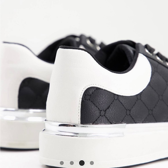 Sneakers - Picture 3 of 4